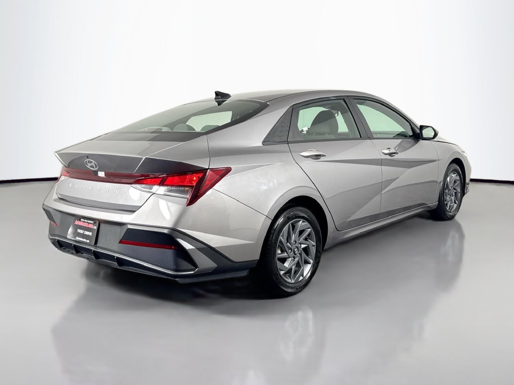 Hyundai Elantra photo 6