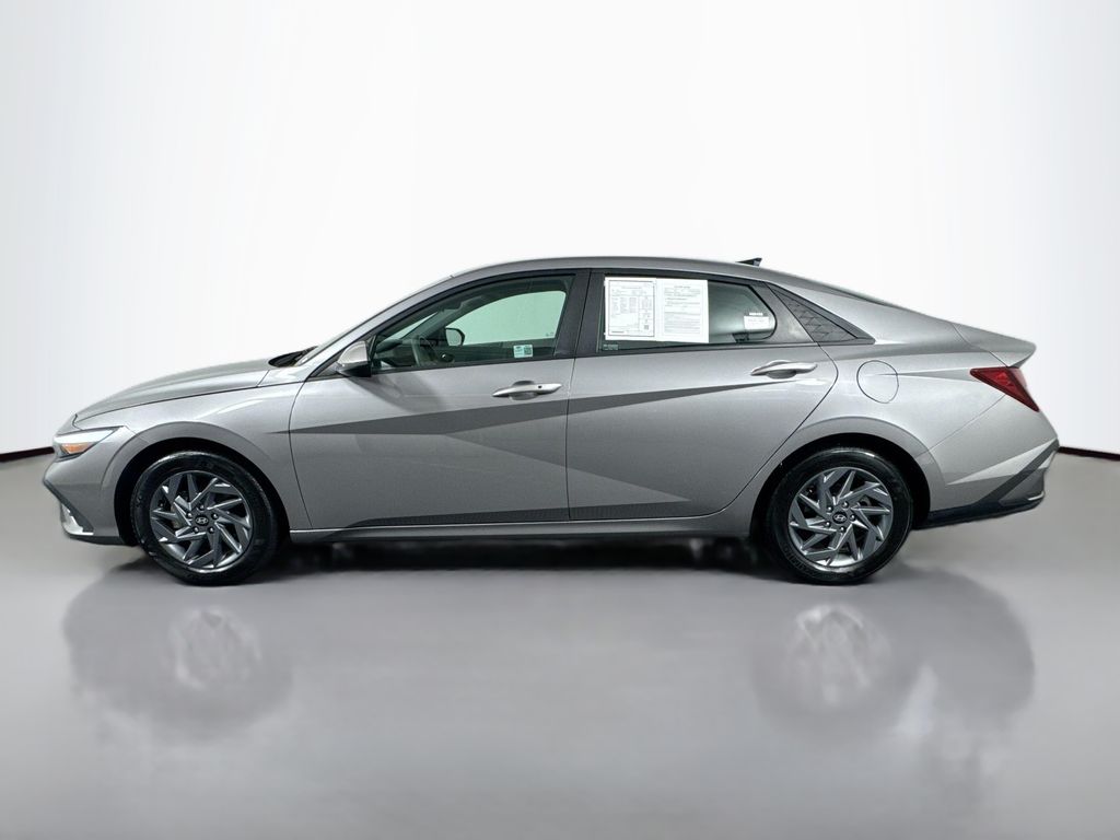 Hyundai Elantra photo 9