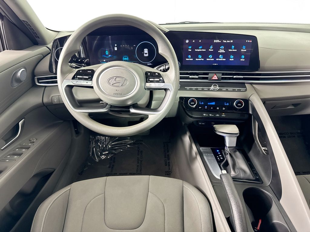 Hyundai Elantra photo 25