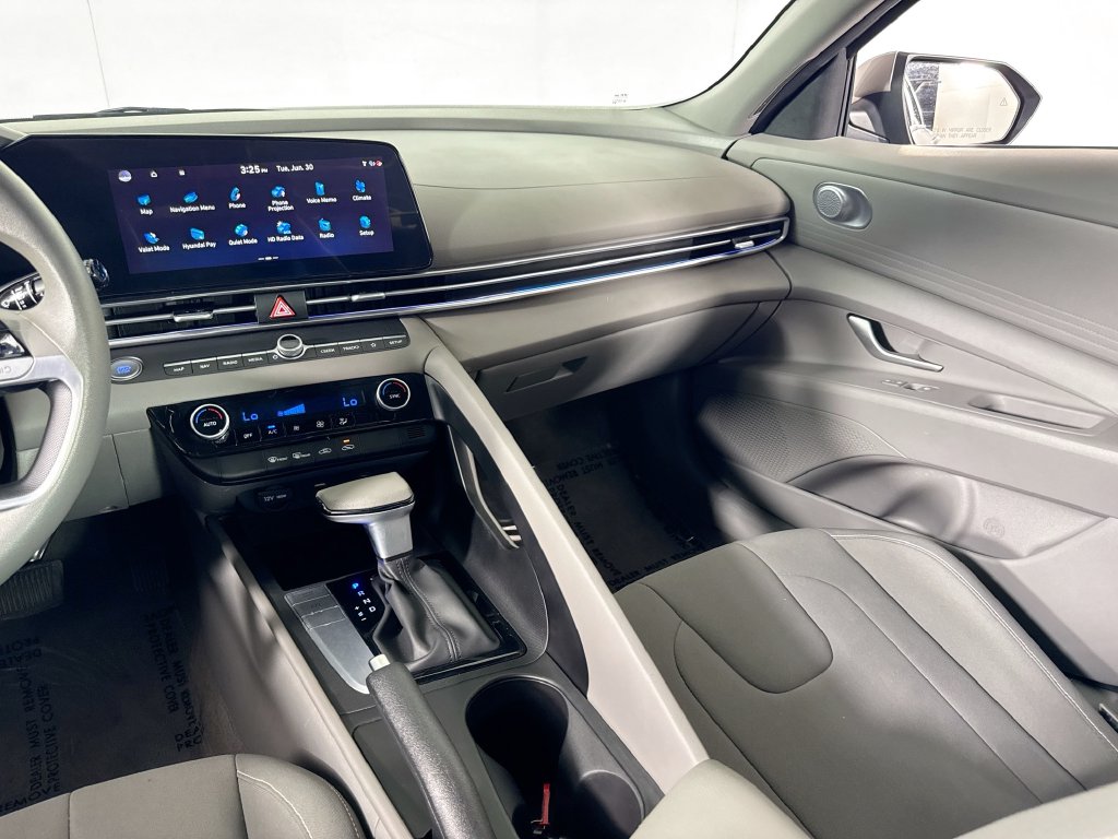 Hyundai Elantra photo 26