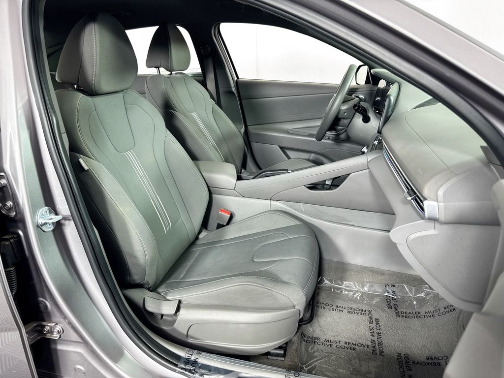 Hyundai Elantra photo 31