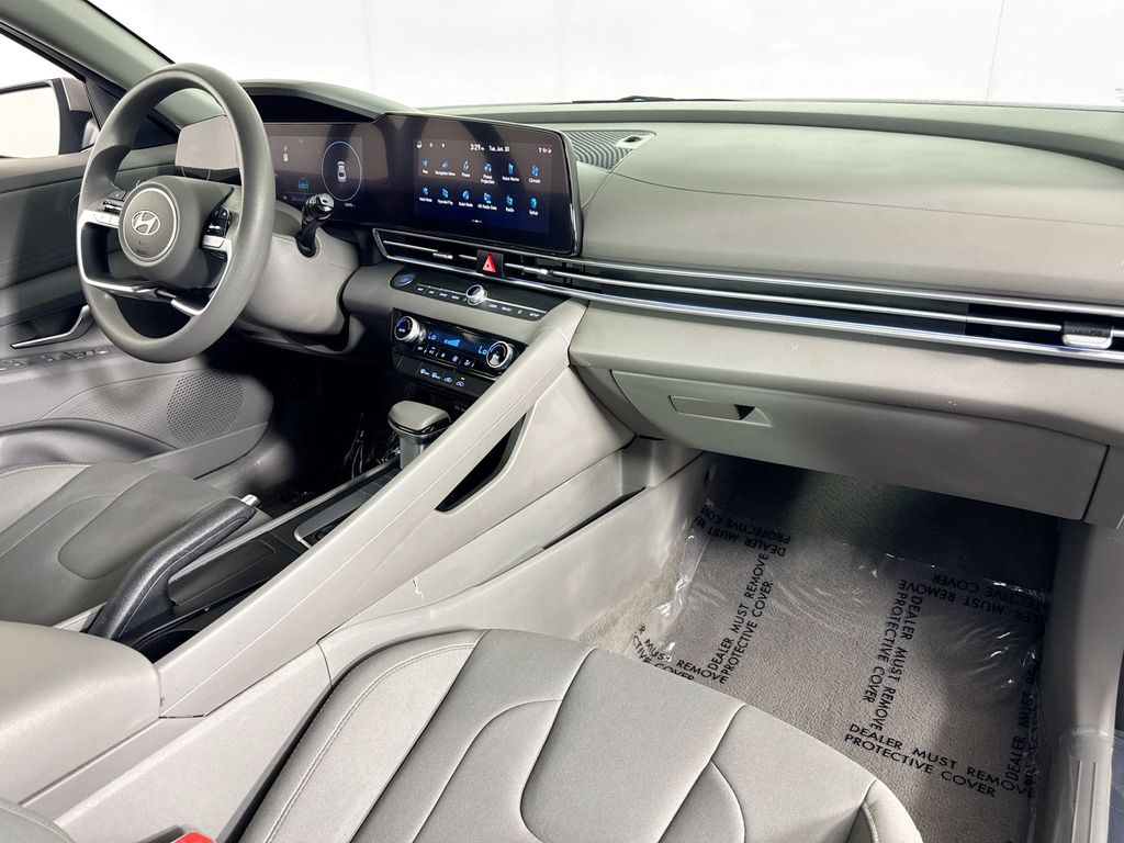 Hyundai Elantra photo 32