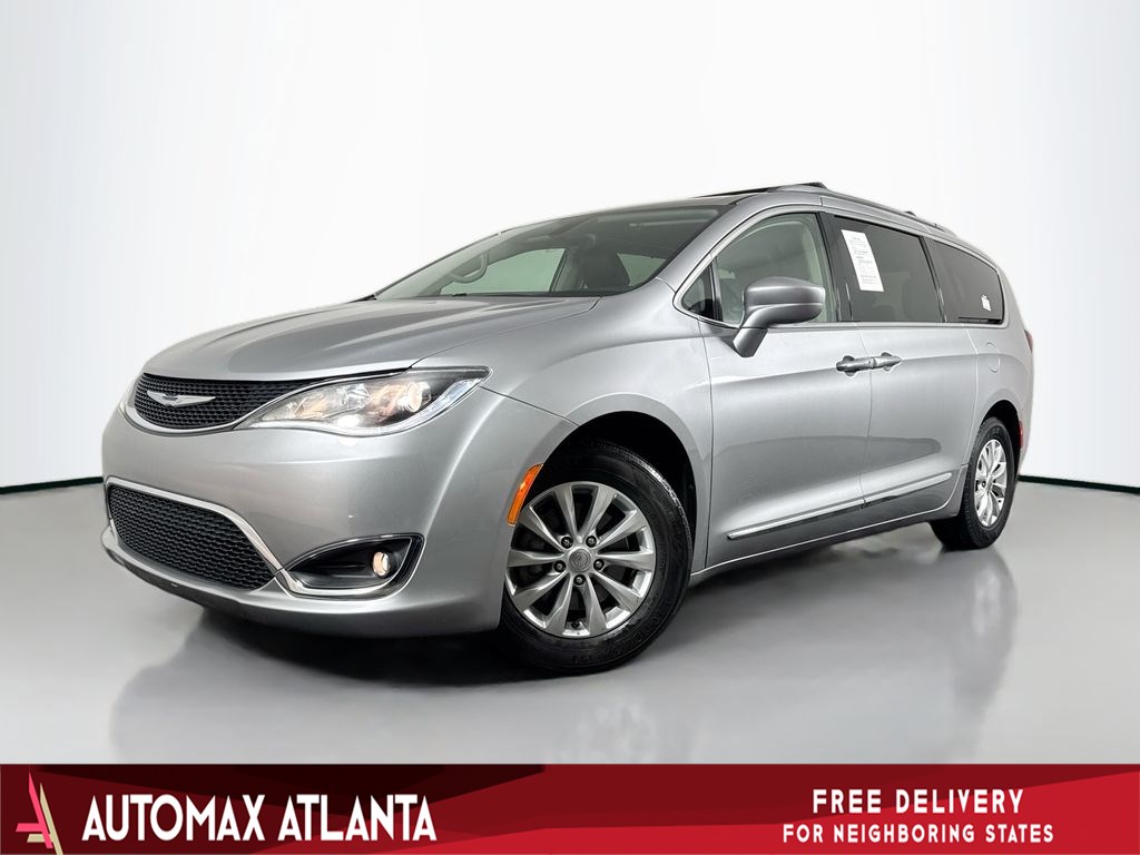 2018 Chrysler Pacifica Touring L's photo