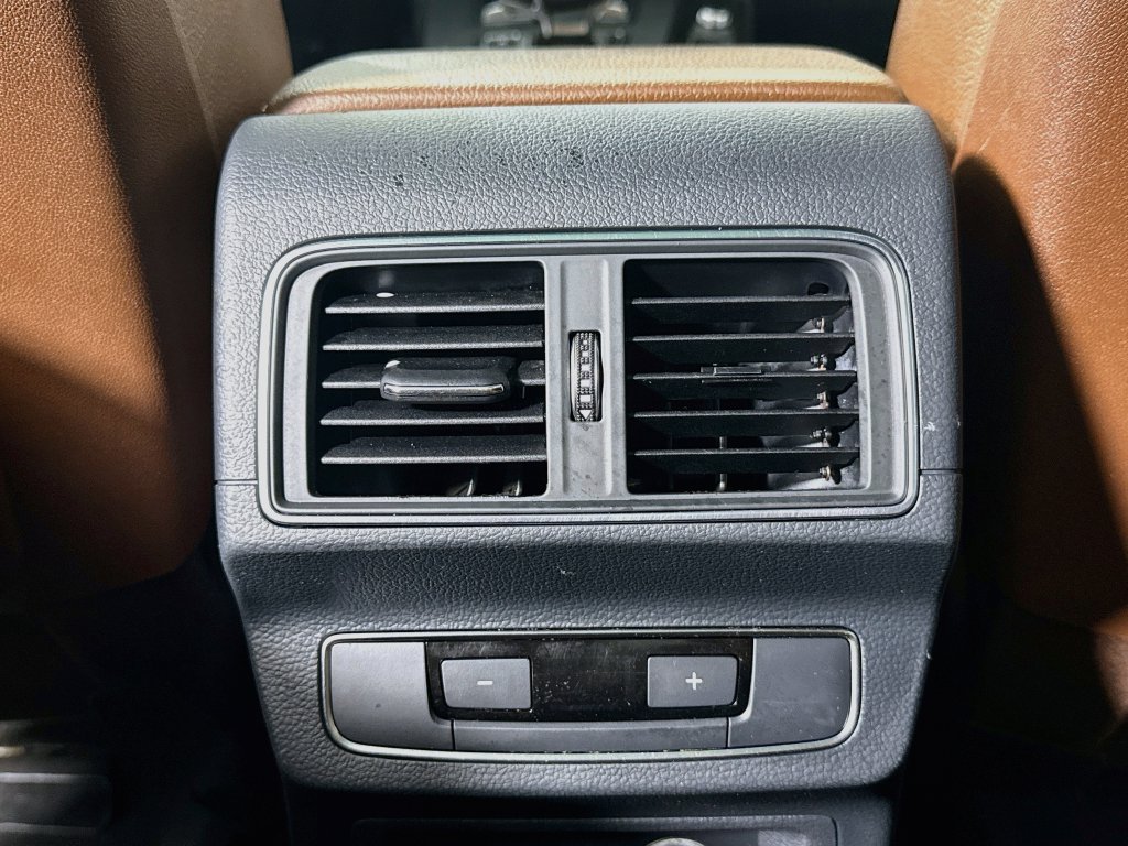 Photo 33 of this Audi Q5