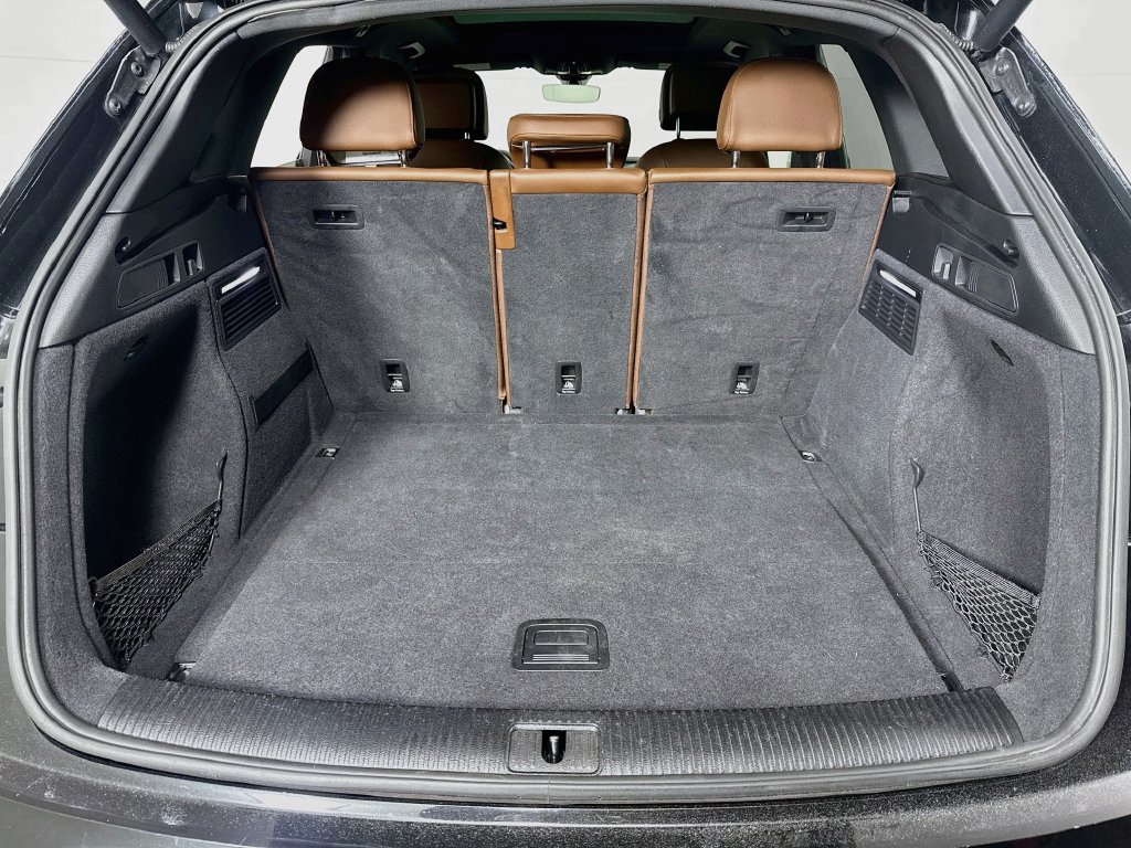 Photo 34 of this Audi Q5