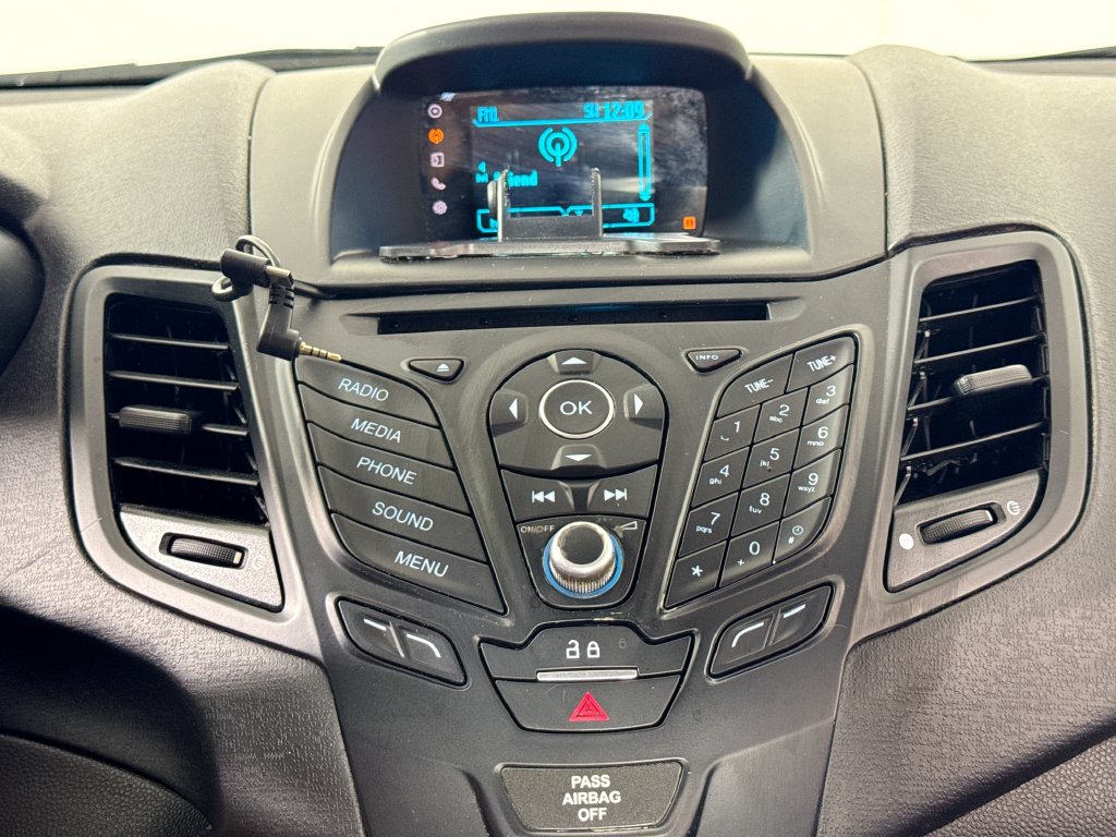 Ford Fiesta photo 14