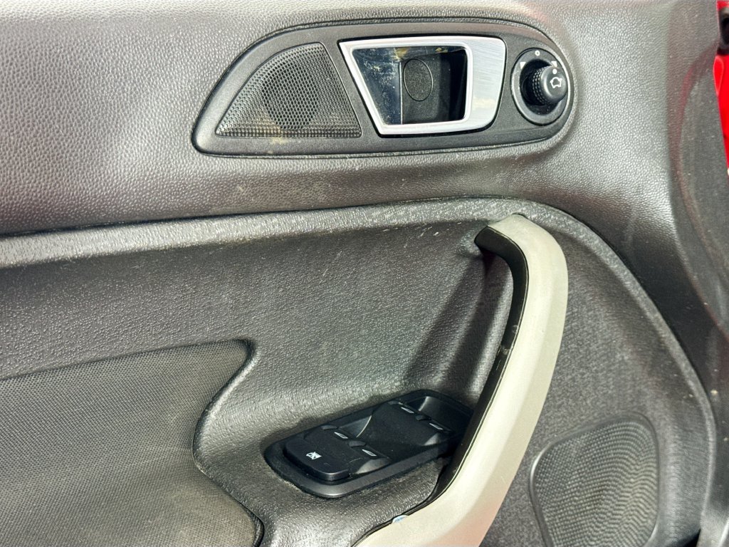 Ford Fiesta photo 20