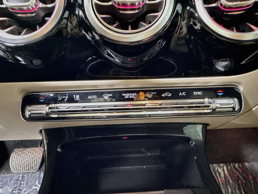 Photo 15 of this Mercedes-Benz CLA 250