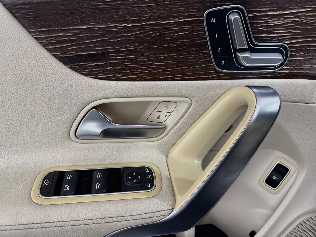 Photo 21 of this Mercedes-Benz CLA 250