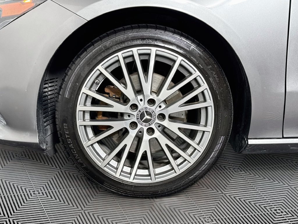 Photo 37 of this Mercedes-Benz CLA 250