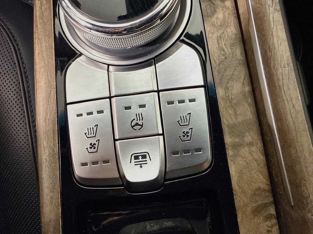 Genesis G90 photo 27