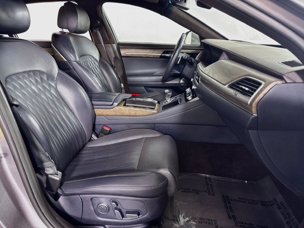 Genesis G90 photo 38