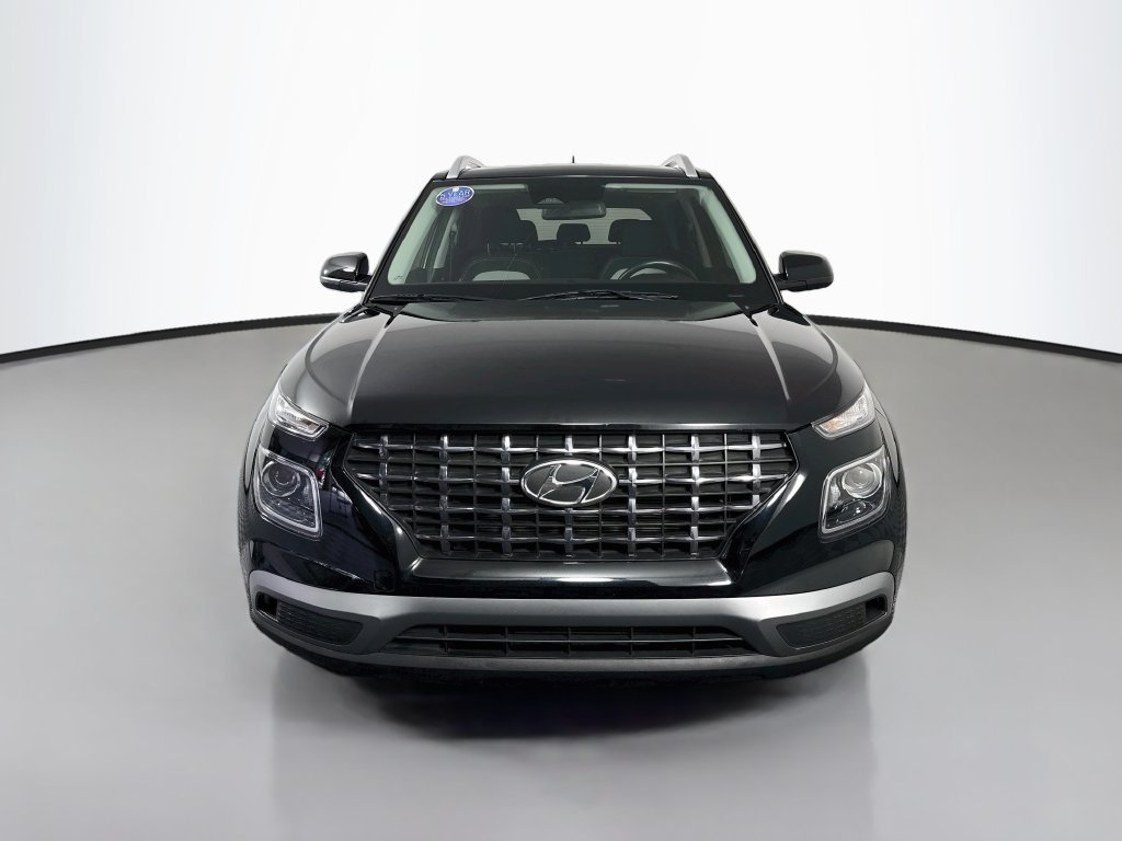 Hyundai Venue photo 3