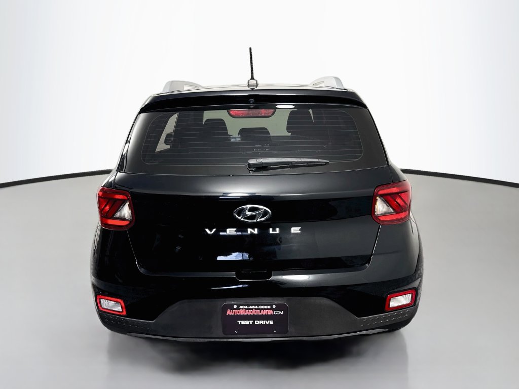 Hyundai Venue photo 7