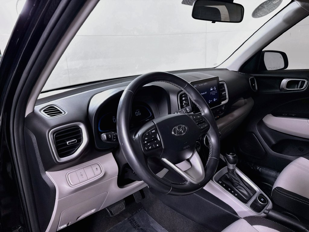Hyundai Venue photo 10