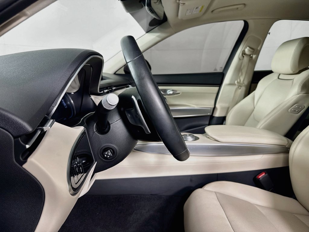 Genesis GV70 photo 29