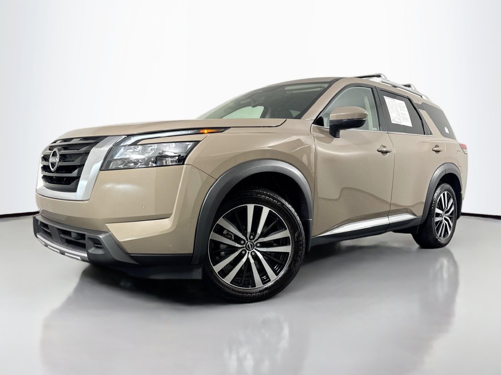Nissan Pathfinder photo 2
