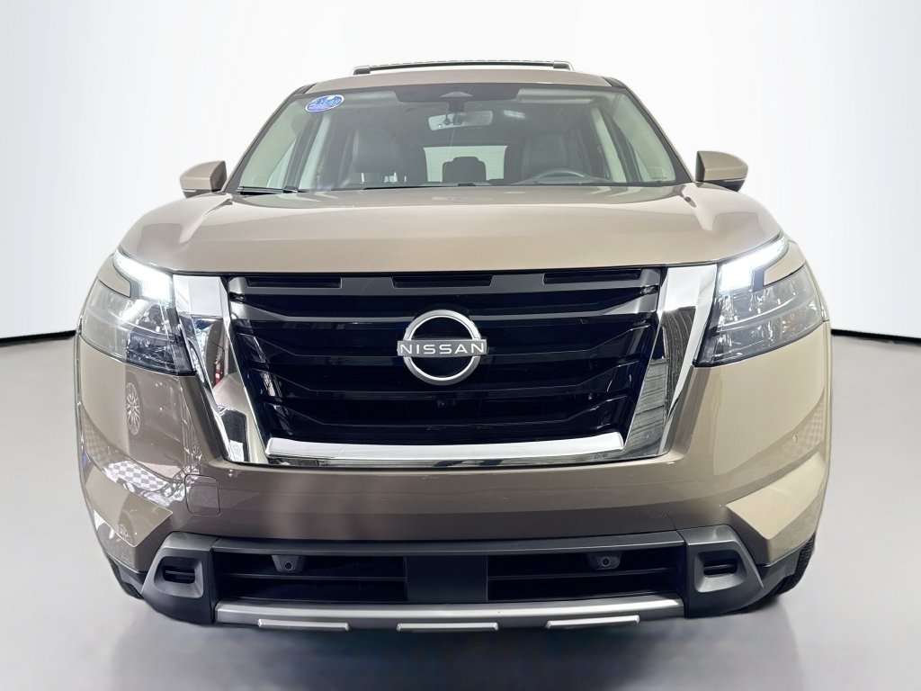 Nissan Pathfinder photo 3