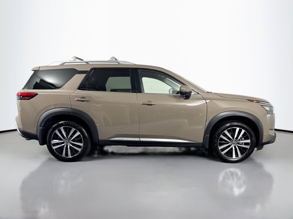 Nissan Pathfinder photo 5