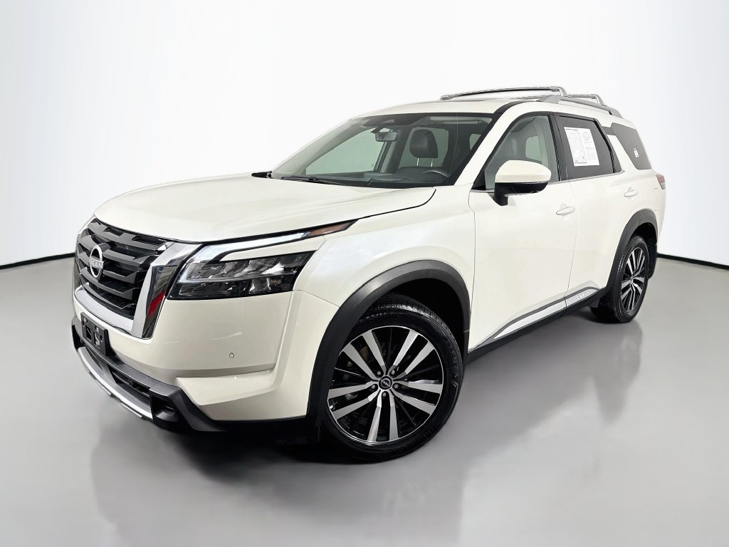 Nissan Pathfinder photo 2