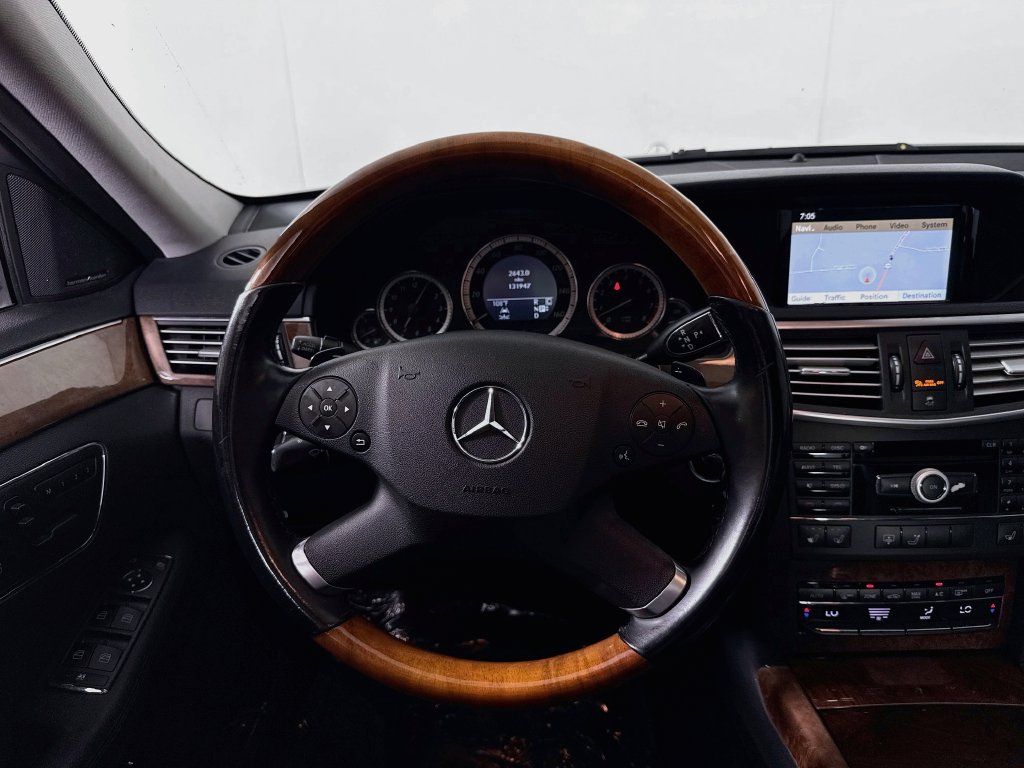 Mercedes-Benz E 550 photo 29