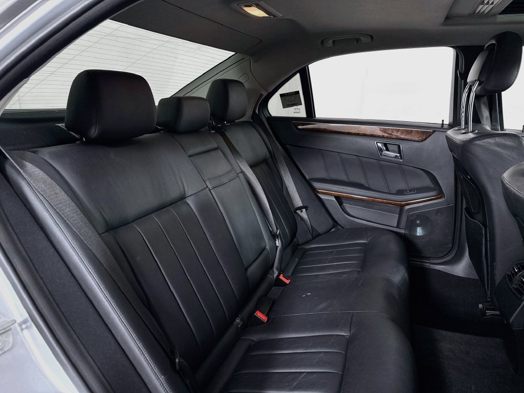 Mercedes-Benz E 550 photo 35