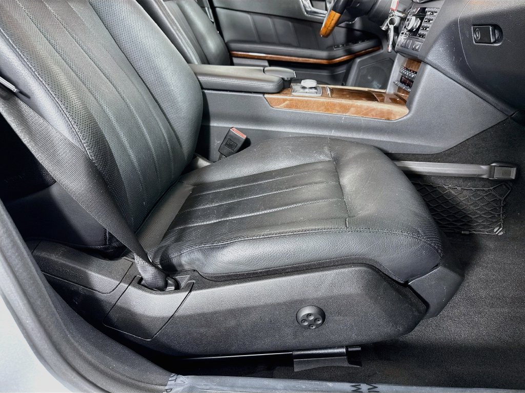 Mercedes-Benz E 550 photo 38