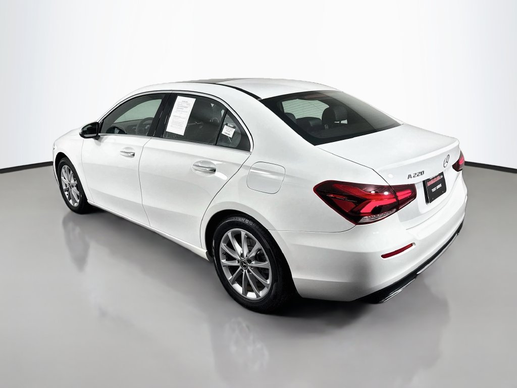 Mercedes-Benz A 220 photo 9
