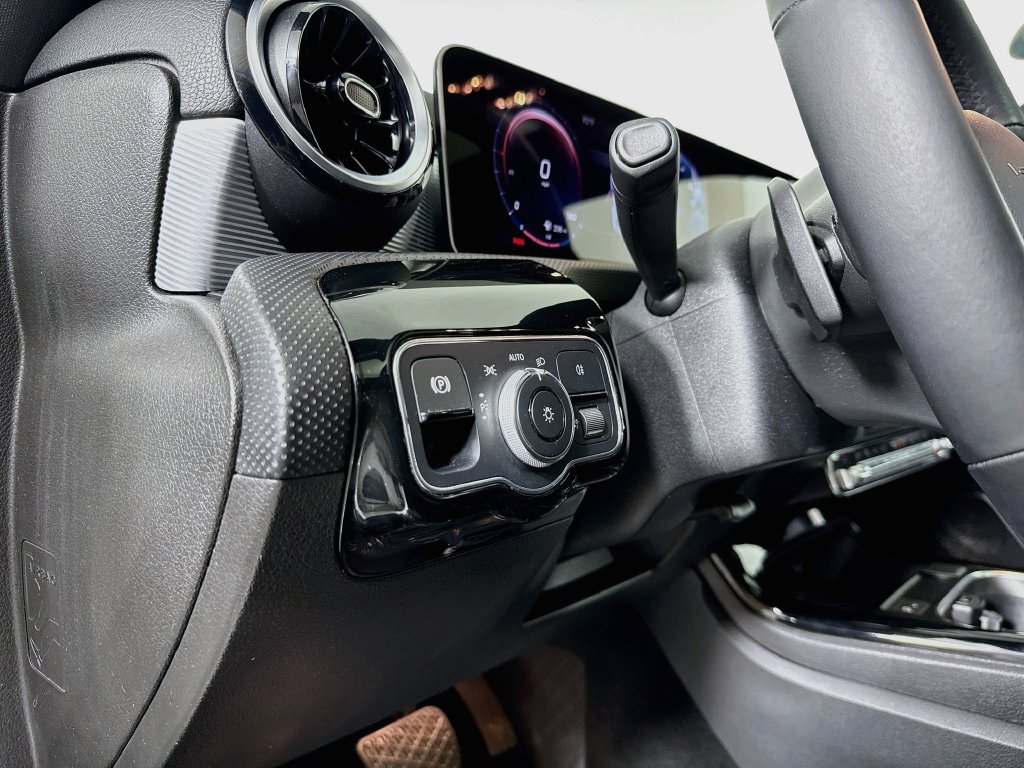 Mercedes-Benz A 220 photo 12
