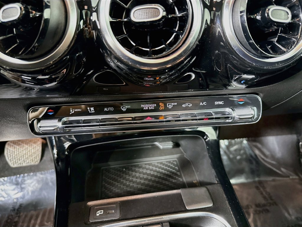Mercedes-Benz A 220 photo 17