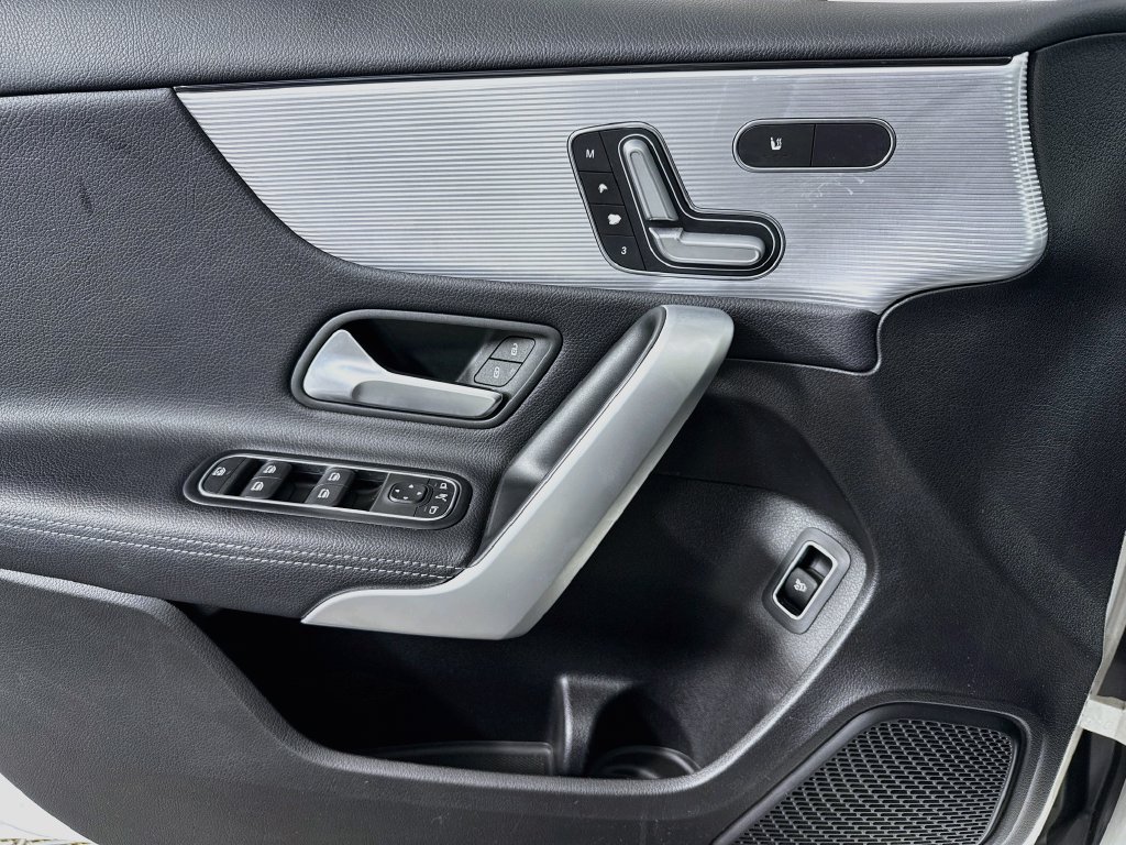 Mercedes-Benz A 220 photo 23