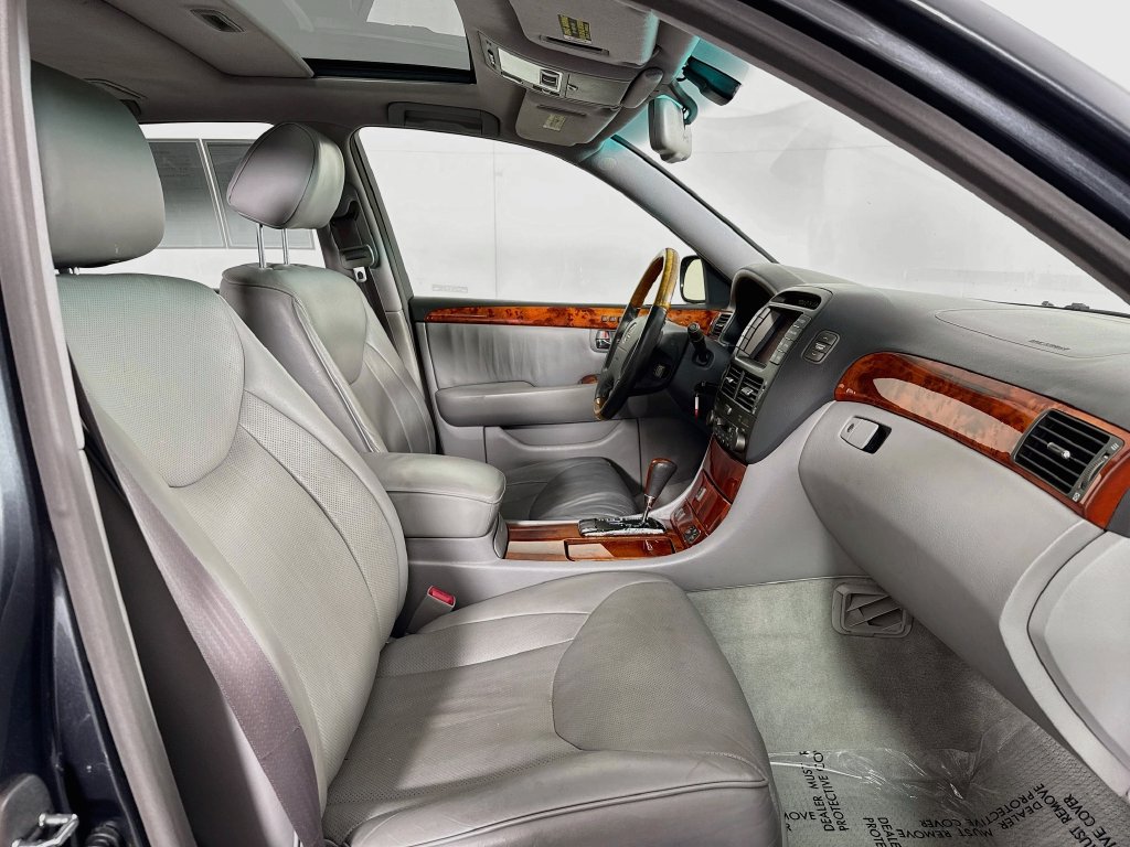 Lexus LS photo 35
