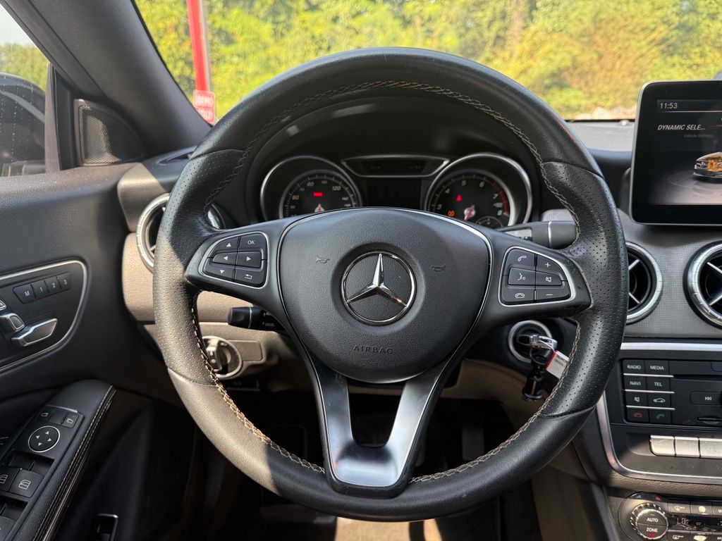 Mercedes-Benz CLA 250 photo 11