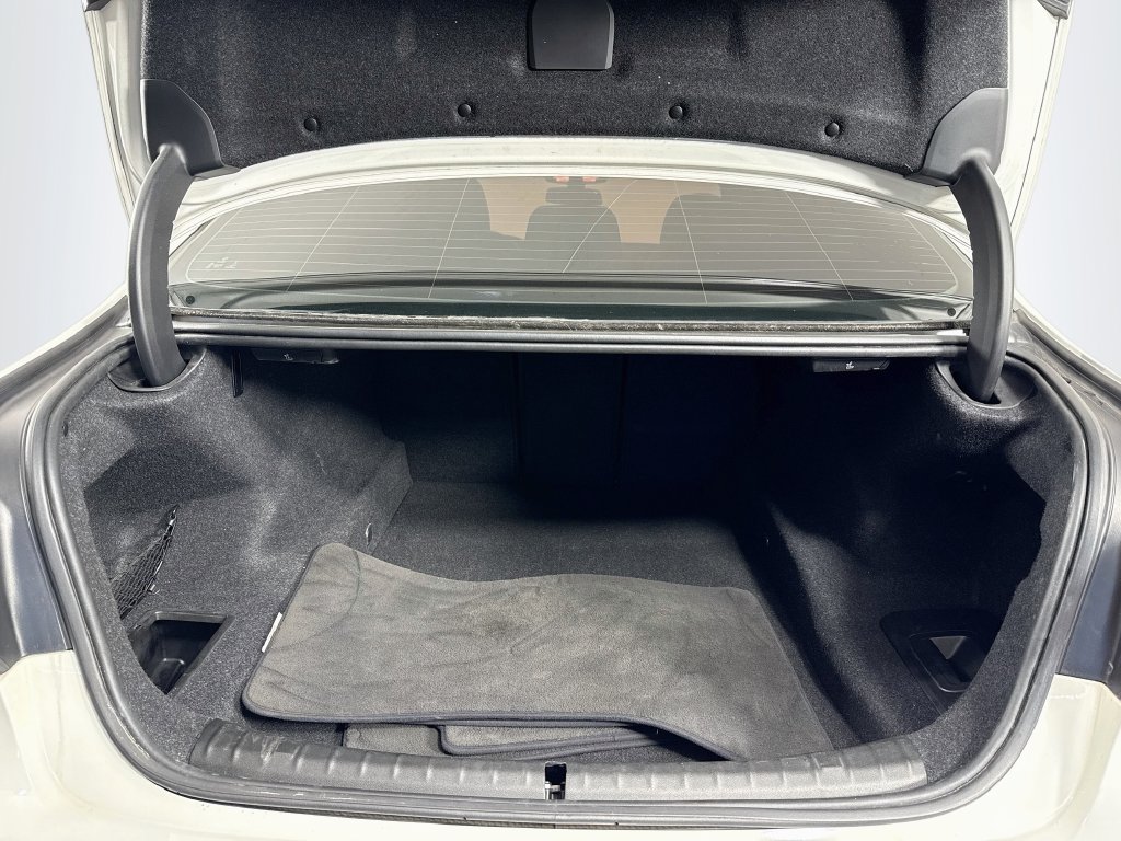 Photo 34 of this BMW 5 Series