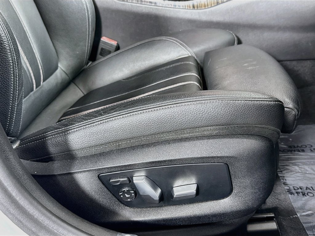 Photo 39 of this BMW 5 Series