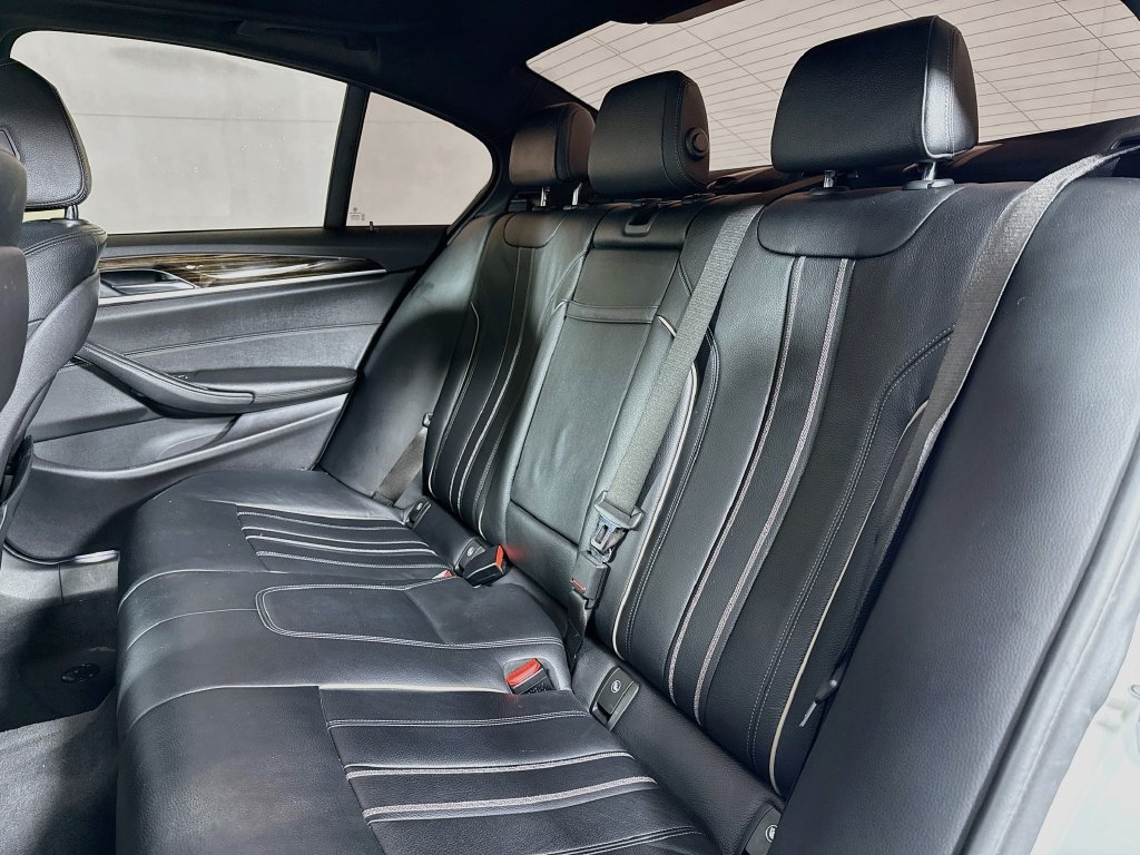 BMW 5 Series photo 33