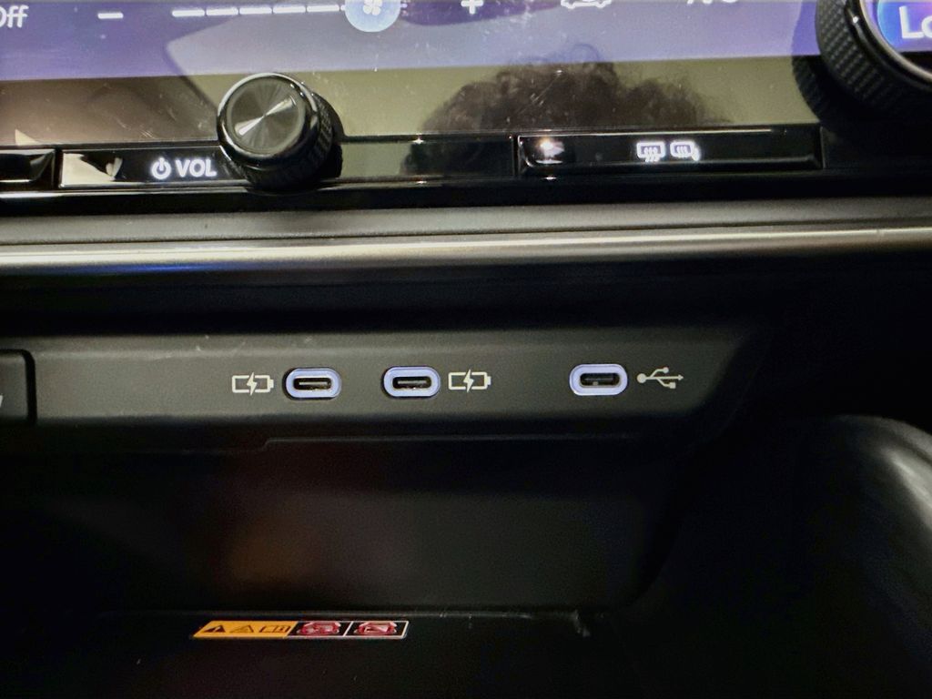 Lexus RZ 450e photo 18