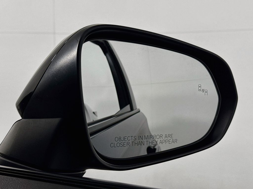 Lexus RZ 450e photo 21