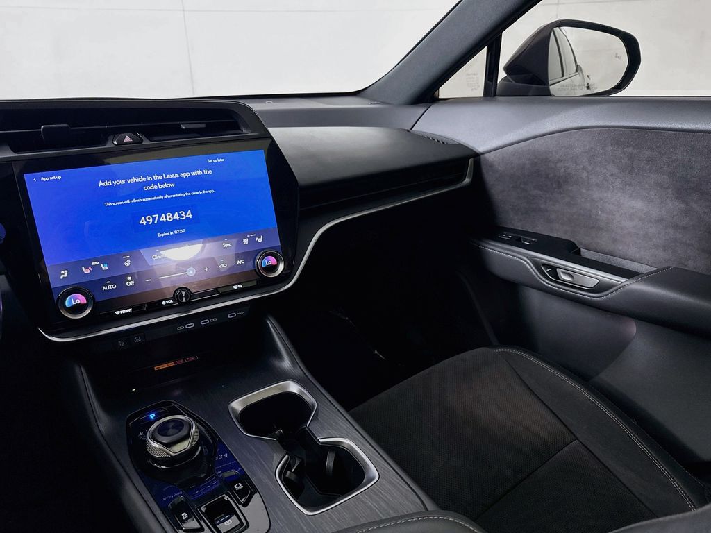 Lexus RZ 450e photo 30