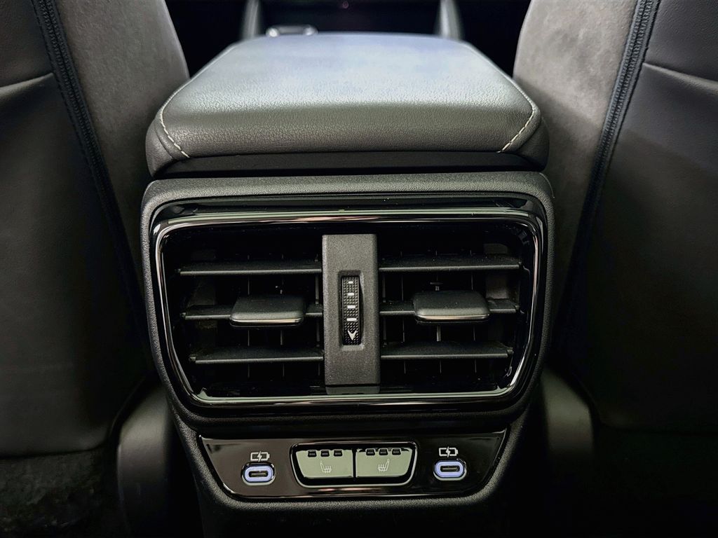 Lexus RZ 450e photo 32