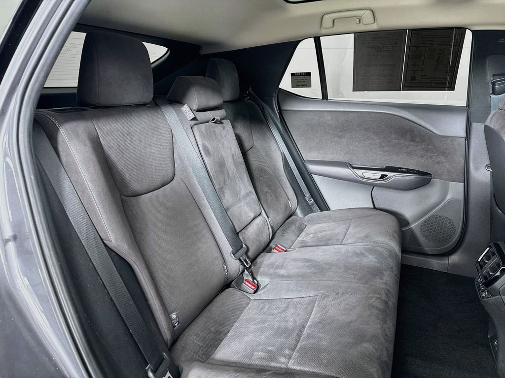 Lexus RZ 450e photo 35