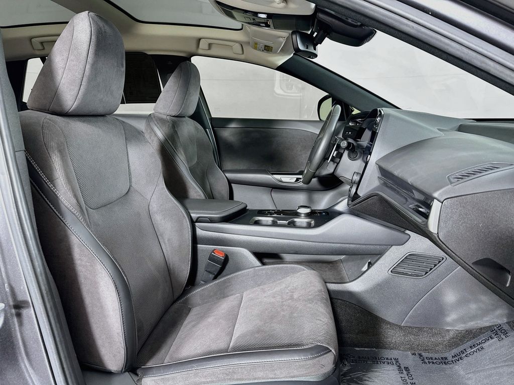 Lexus RZ 450e photo 36