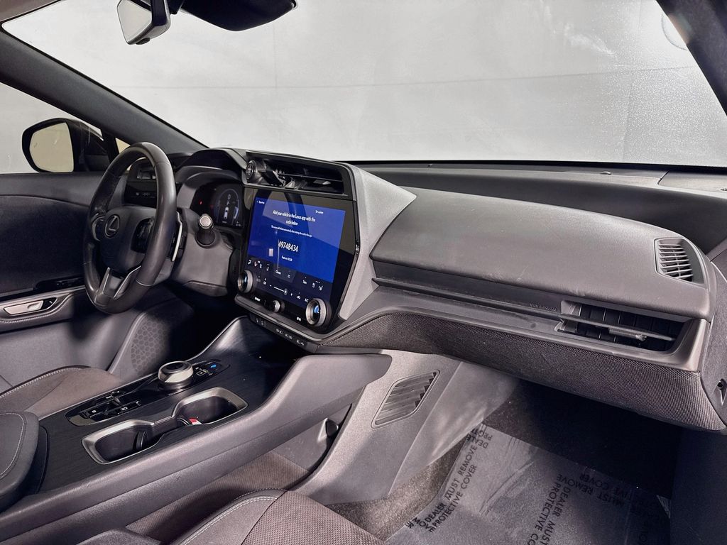 Lexus RZ 450e photo 37