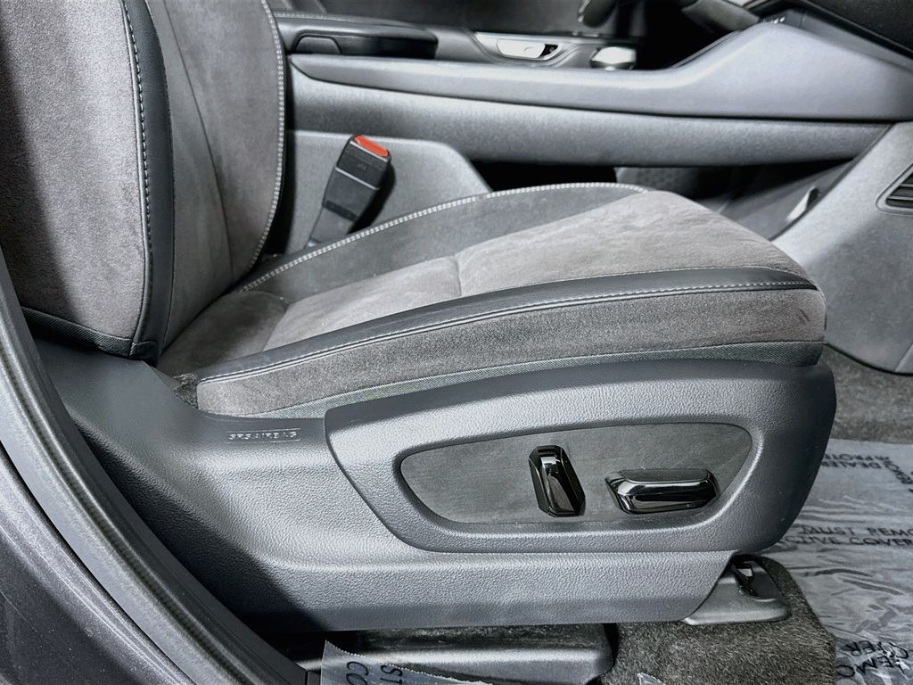 Lexus RZ 450e photo 38