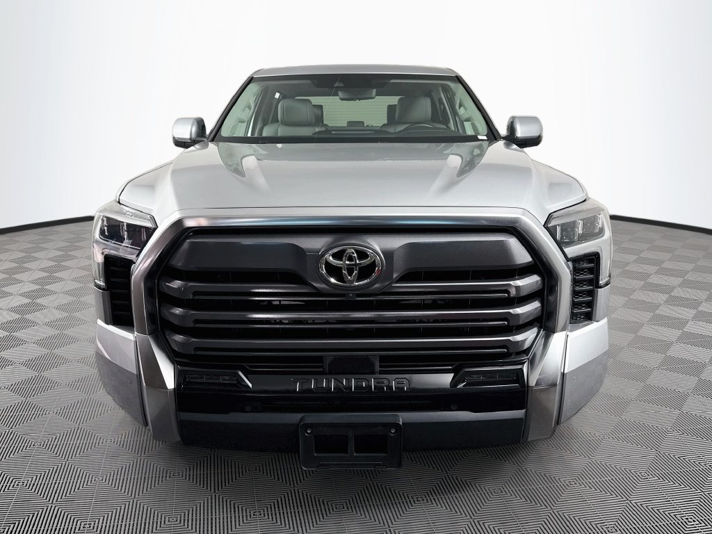 Photo 2 of this Toyota Tundra 4WD