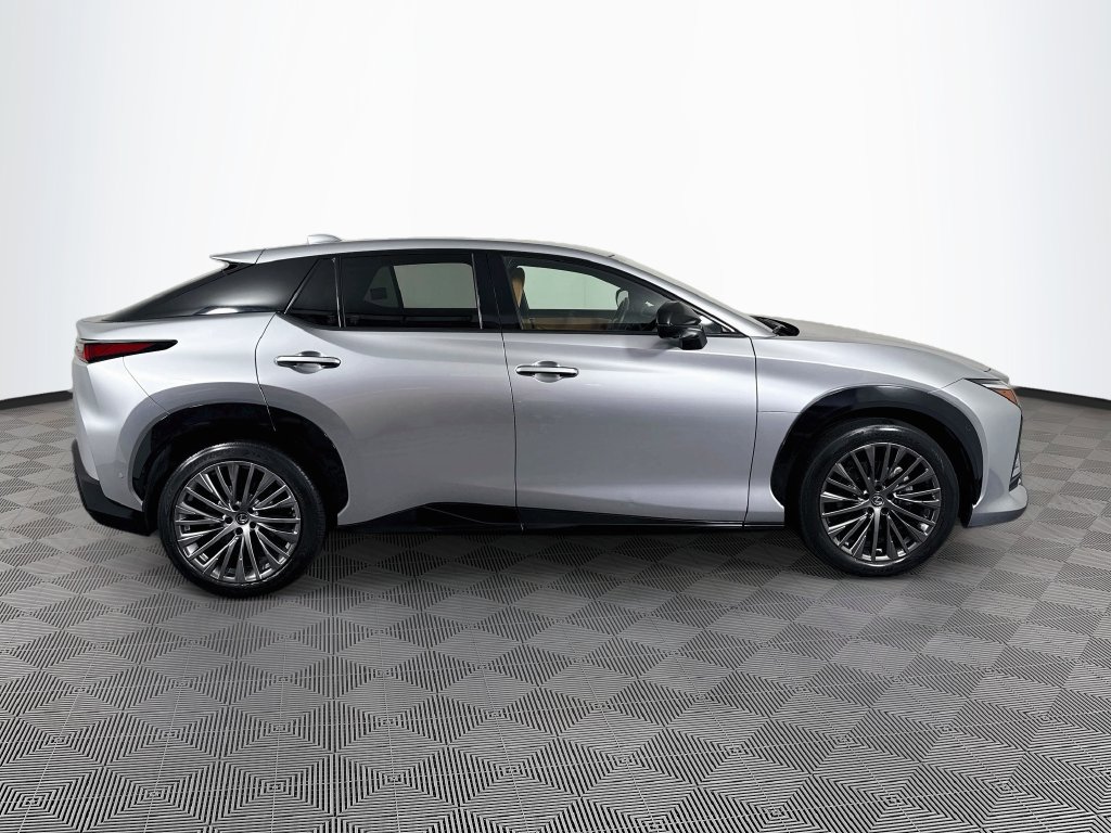 Lexus RZ photo 5
