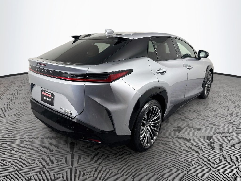 Lexus RZ photo 6