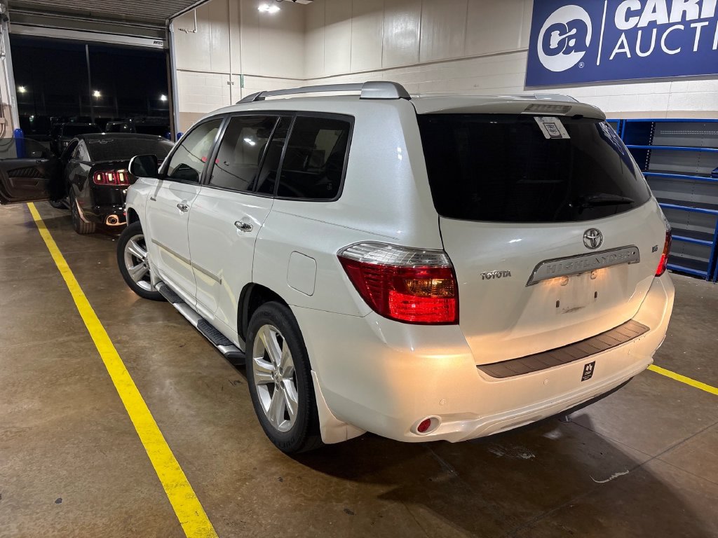 Toyota Highlander photo 6