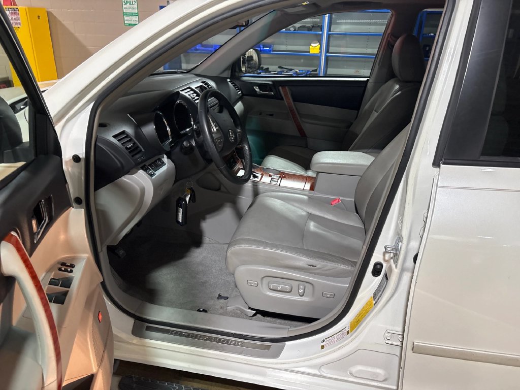Toyota Highlander photo 9