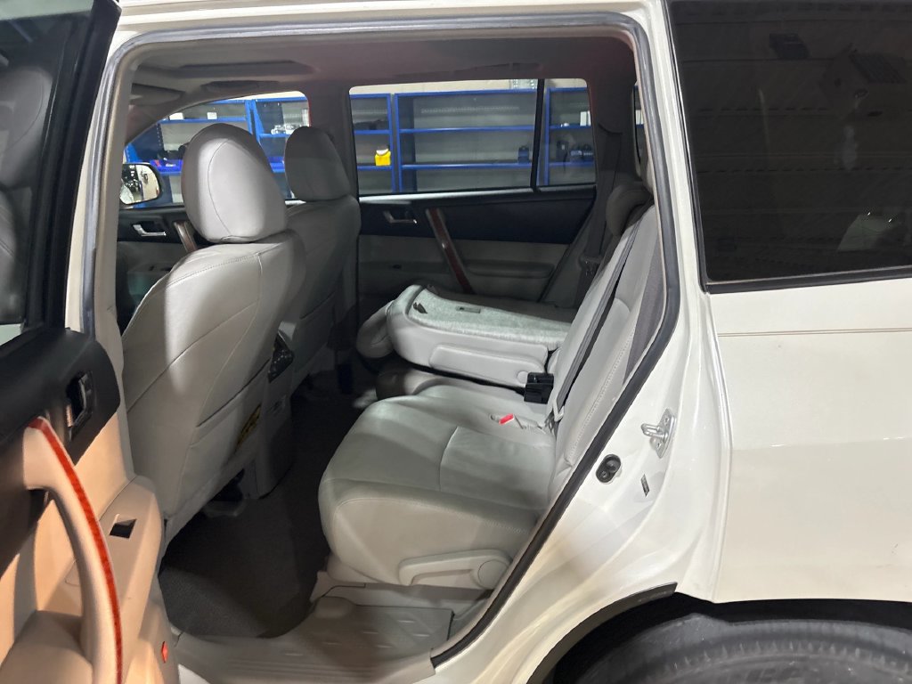 Toyota Highlander photo 10